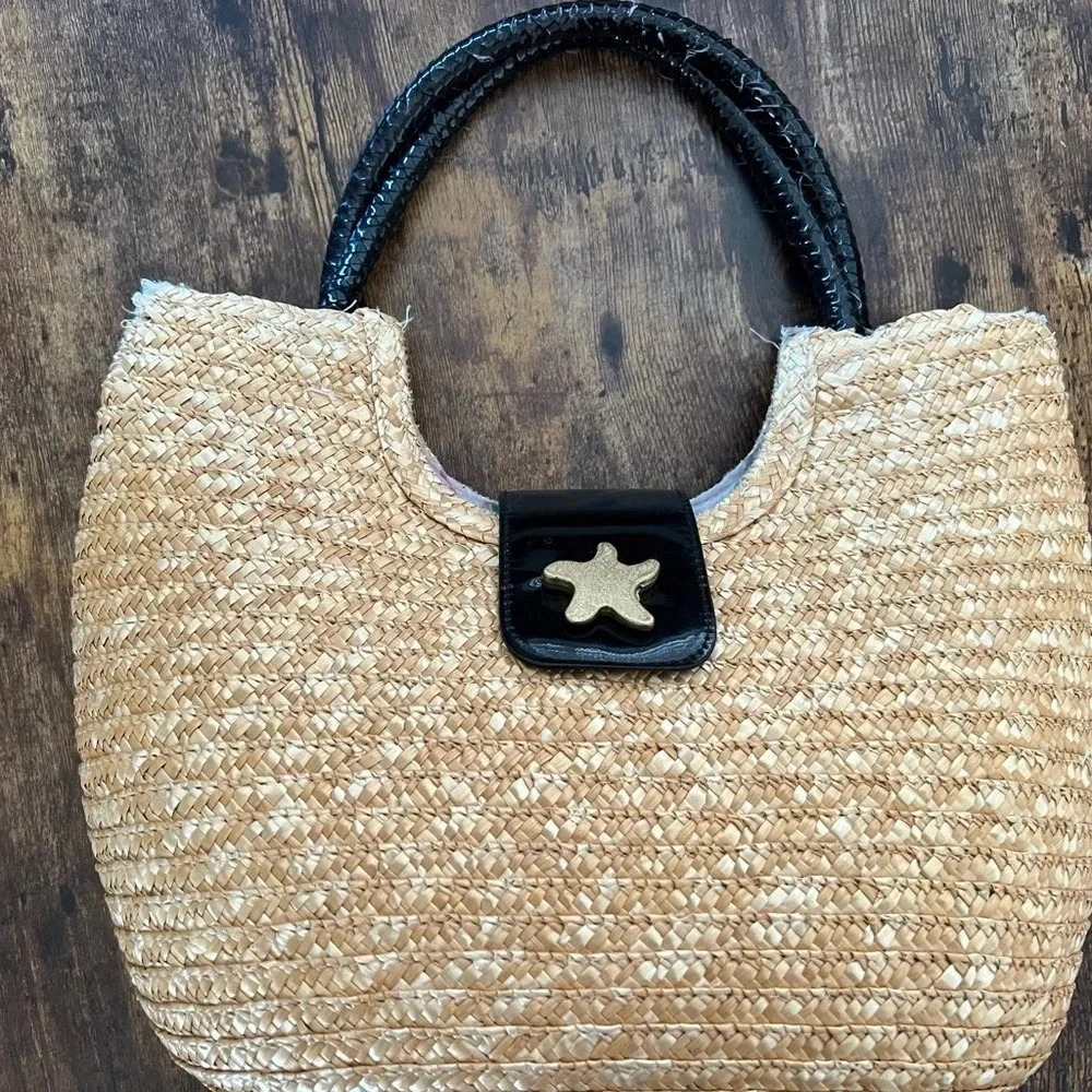 Straw shoulder handbag with starfish accent - Picture 2 of 15